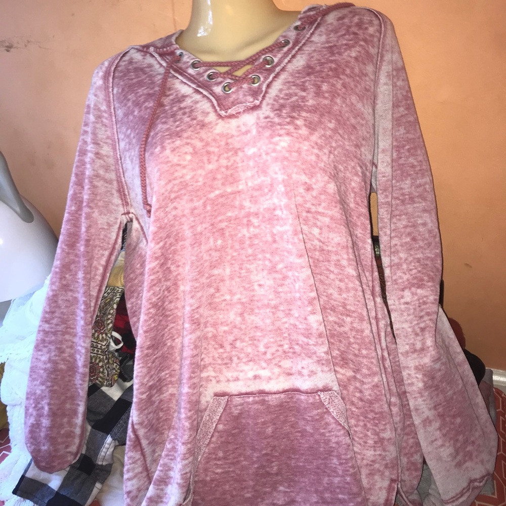 La hearts pullover